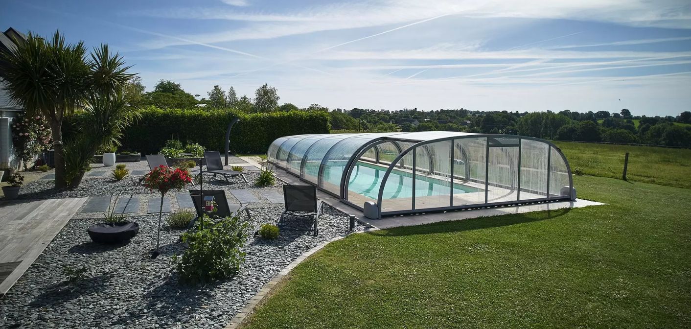 16 abri — piscine en Haute-Saône